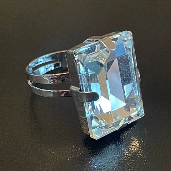 Adjustable clear crystal silver plated ring - Picture 2 of 8
